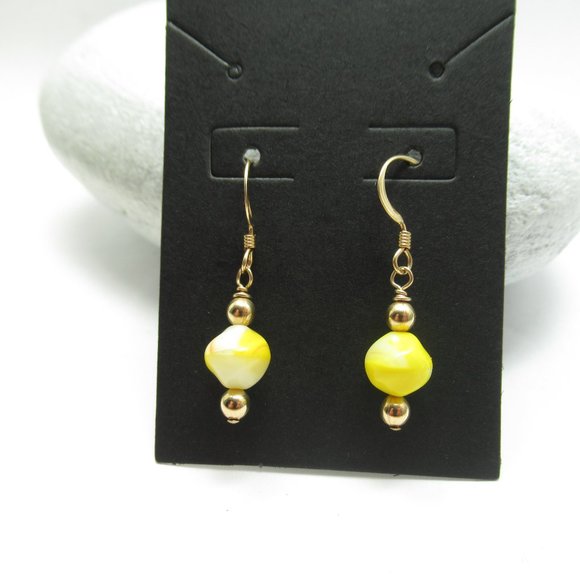 Uranium glass bead earrings - Picture 12 of 16